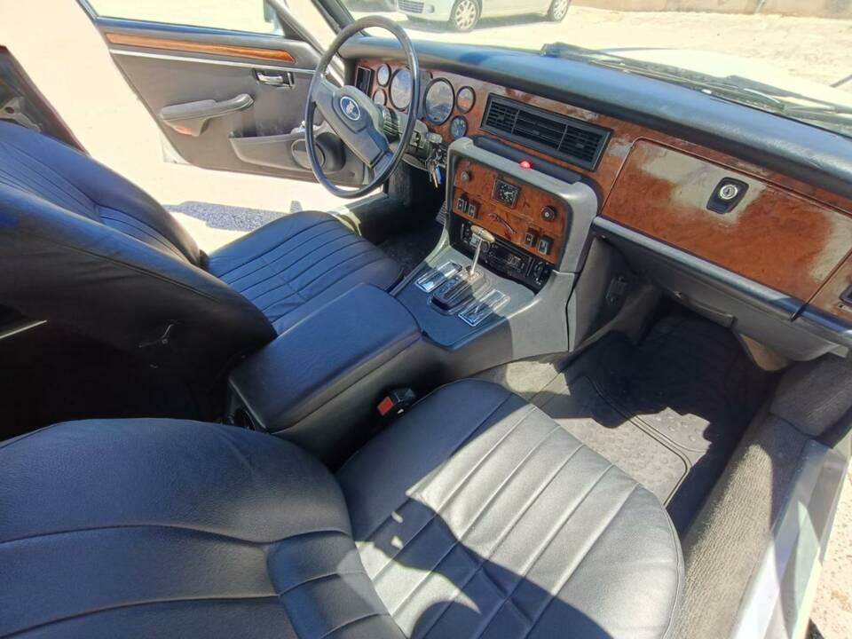 Image 11/50 of Jaguar XJ6 3.2 Sovereign (1983)