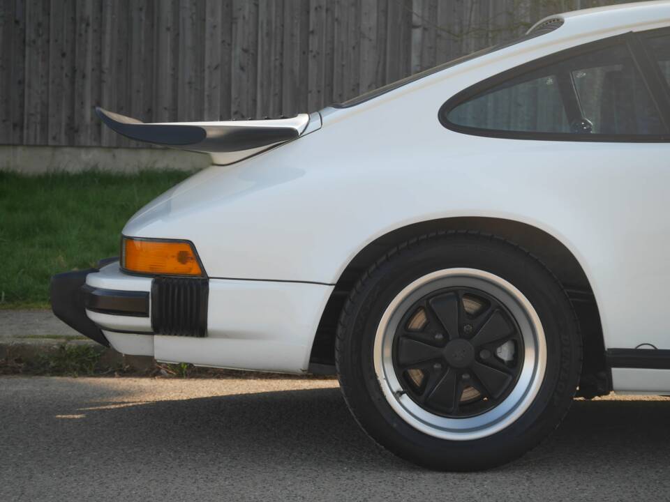 Afbeelding 3/20 van Porsche 911 Carrera 3.2 (1985)