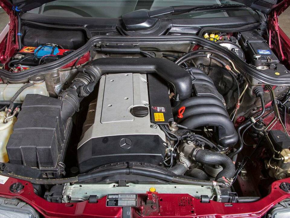 Bild 30/31 von Mercedes-Benz E 320 (1993)