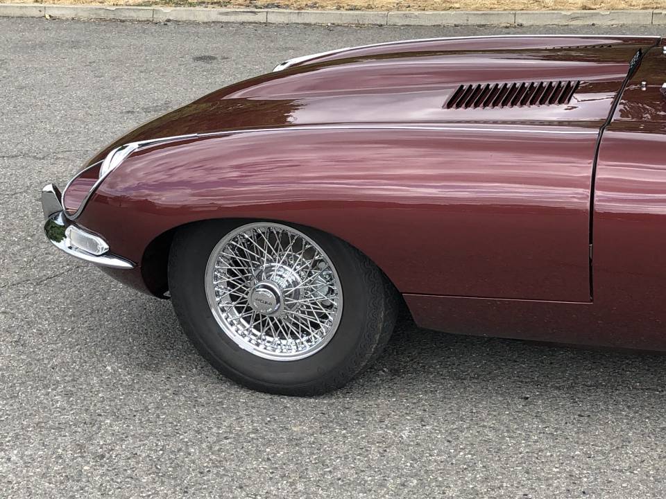 Image 6/48 of Jaguar E-Type (2+2) (1968)