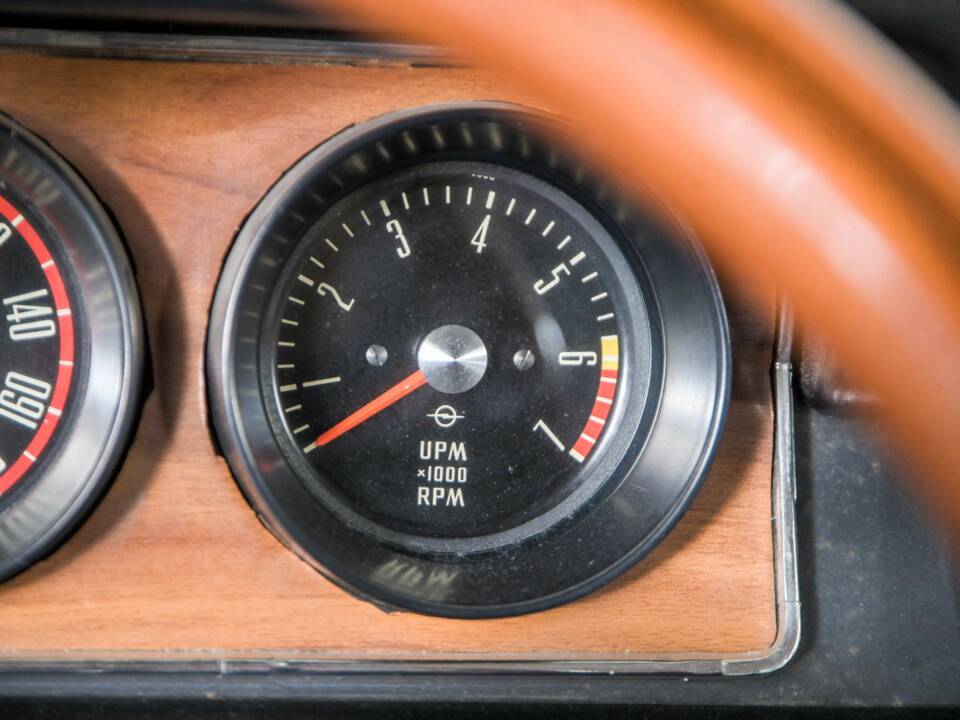 Image 21/50 of Opel Olympia 1700 S (1968)