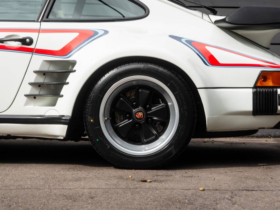 Image 9/50 of Porsche 911 Turbo LE (1989)