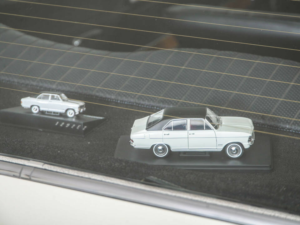 Image 34/50 of Opel Olympia 1700 S (1968)
