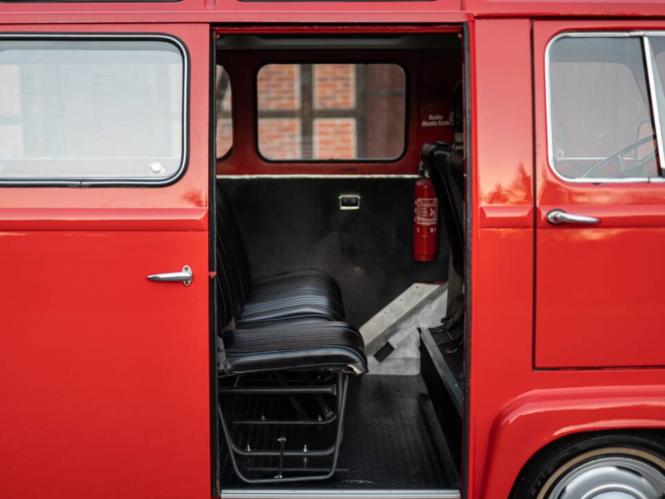 Image 38/52 of Renault Estafette (1977)