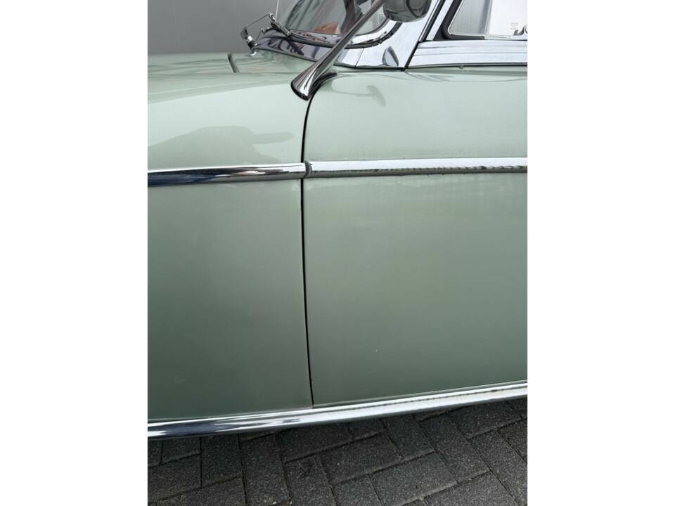 Image 28/50 of Mercedes-Benz 220 S Cabriolet (1958)