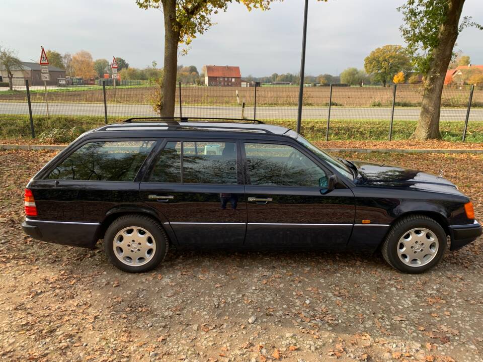 Image 22/149 of Mercedes-Benz 320 TE (1993)