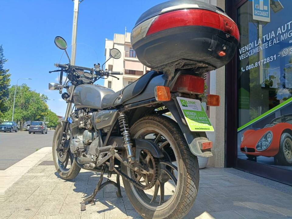 Image 33/37 of Yamaha XZ 550 (1985)