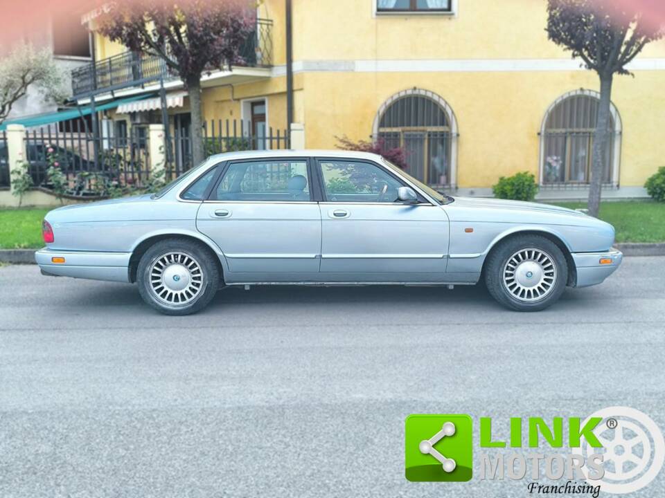 Image 4/10 of Jaguar XJ 6 4.0 Sovereign (1995)