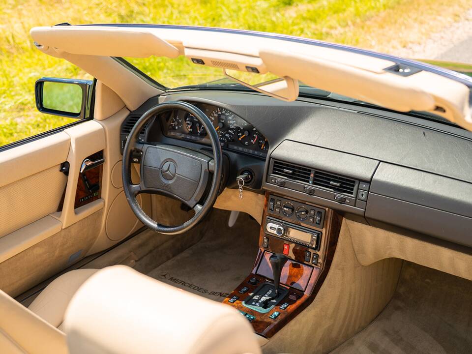 Image 26/44 de Mercedes-Benz 500 SL (1990)