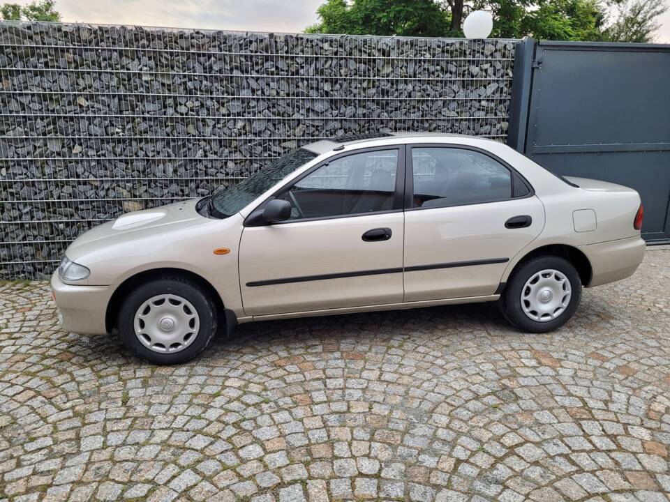 Image 2/4 de Mazda 323S 1.7 Turbodiesel (1995)
