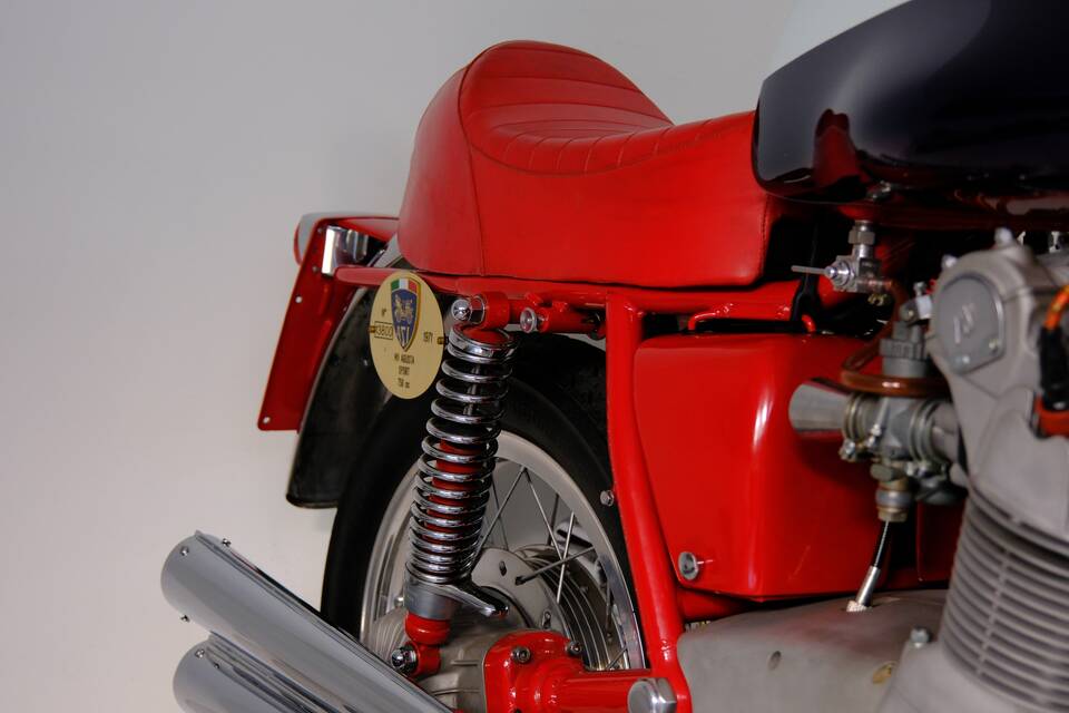 Image 25/99 of MV Agusta 750 Sport (1971)