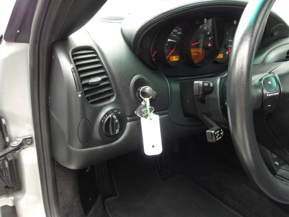 Bild 50/100 von Porsche 911 Carrera 4S (2002)