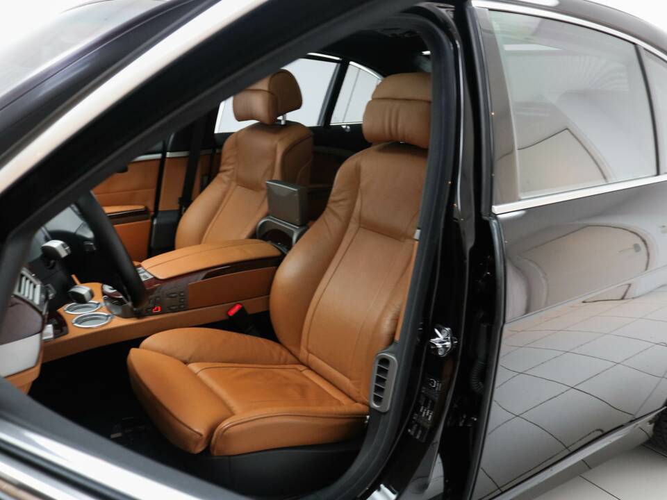 Bild 6/18 von BMW 760i (2005)