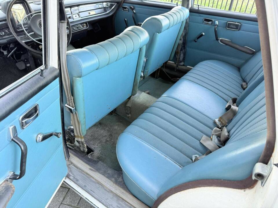 Bild 31/50 von Mercedes-Benz 230 (1968)