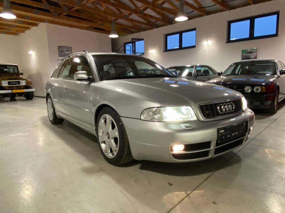Bild 9/64 von Audi S4 Avant (2000)