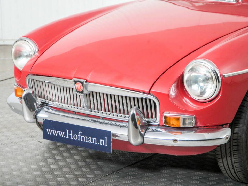 Image 19/50 of MG MGB GT (1967)