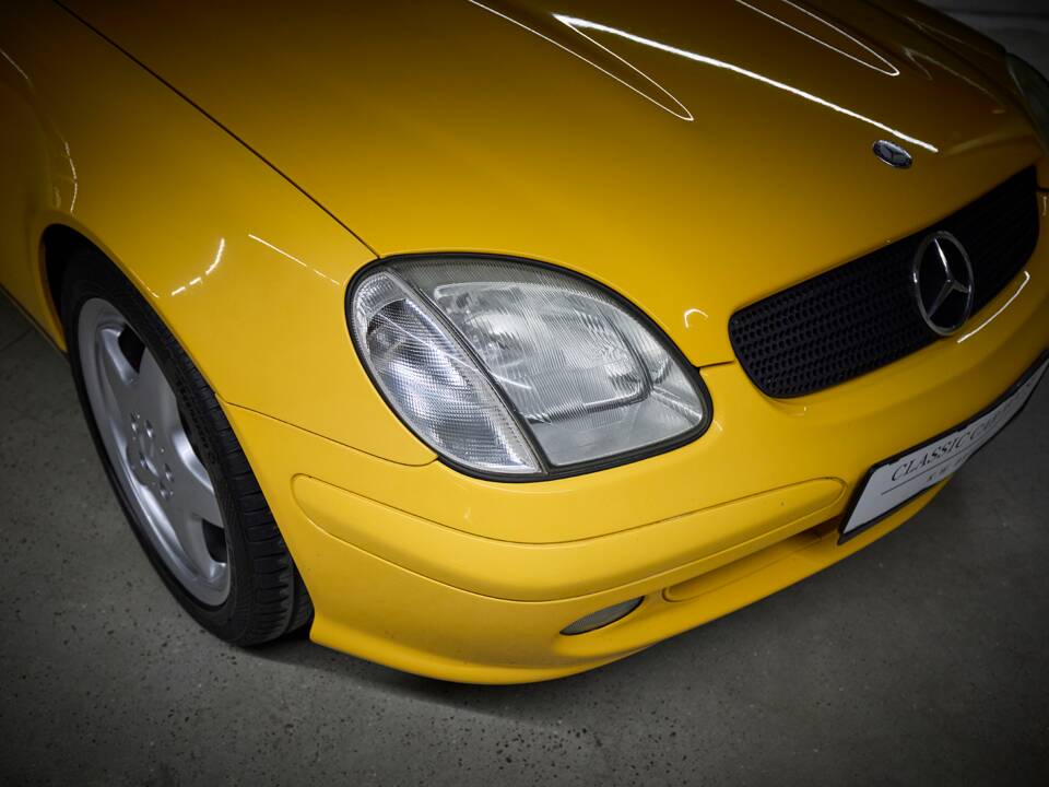 Image 22/100 de Mercedes-Benz SLK 230 Kompressor (1999)