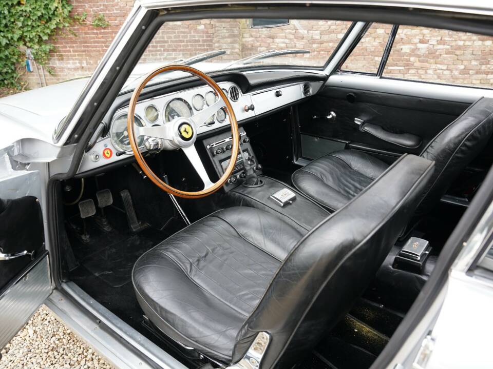 Image 42/50 of Ferrari 250 GT/E (1964)