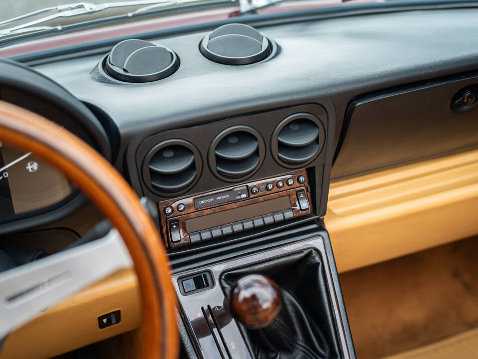 Image 35/42 of Alfa Romeo 2.0 Spider (1990)