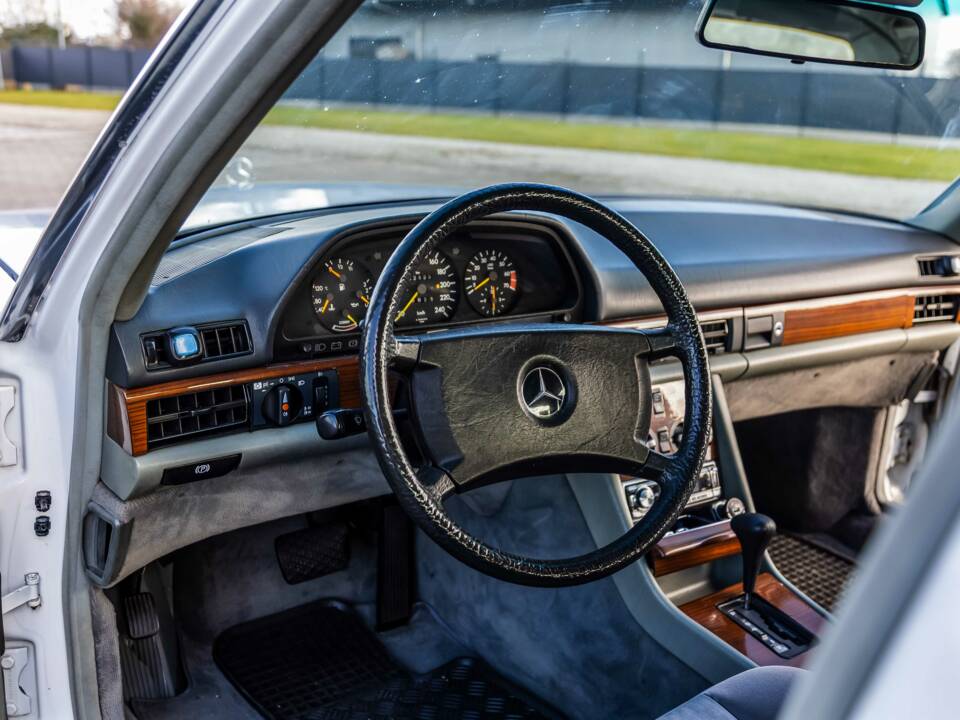 Image 19/175 of Mercedes-Benz 420 SE (1986)