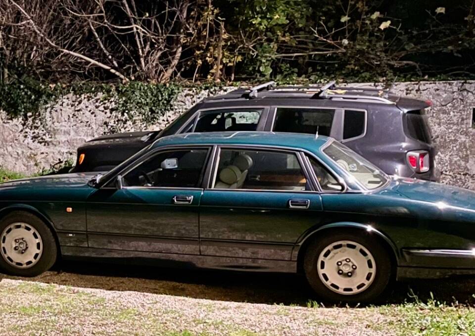 Bild 26/51 von Jaguar XJR 4.0 Sport (1991)