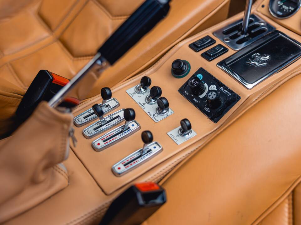 Image 9/13 of Ferrari 308 GTB Quattrovalvole (1984)
