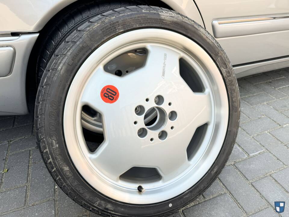 Image 35/98 de Mercedes-Benz E 50 AMG (1996)