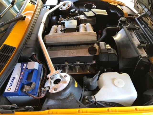 Image 8/12 of BMW 318i (1992)
