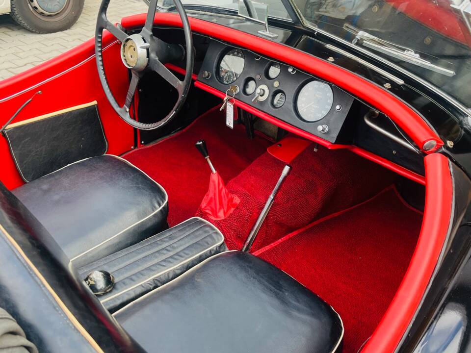 Image 5/7 of Jaguar XK 120 OTS (1954)