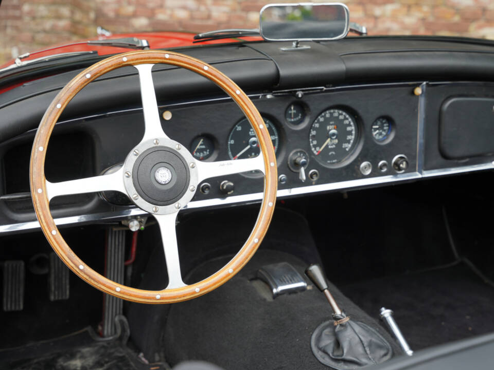 Image 25/50 of Jaguar XK 150 DHC (1960)