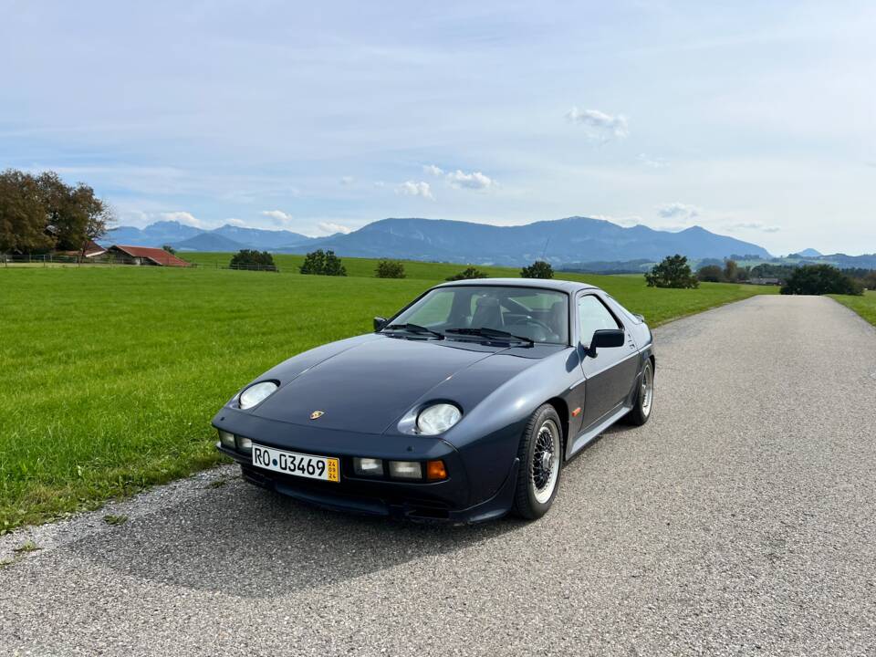 Image 4/17 de Porsche 928 S (1985)