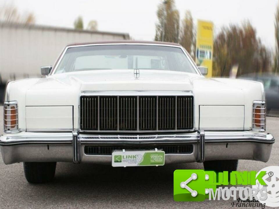 Afbeelding 4/10 van Lincoln Continental Town Coupe (1982)