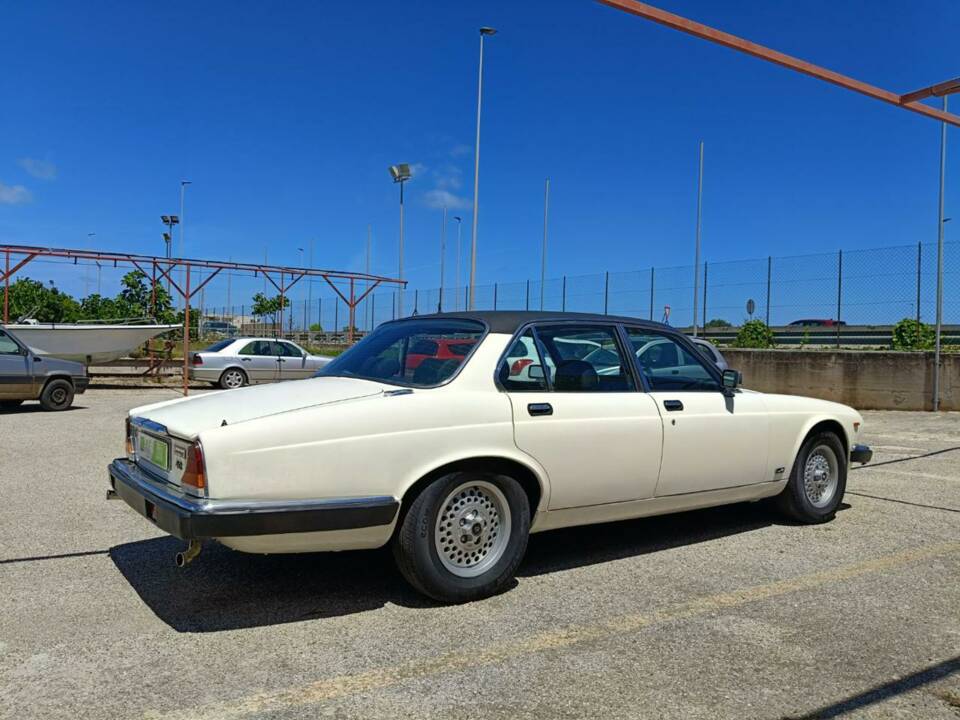 Image 21/50 of Jaguar XJ6 3.2 Sovereign (1983)
