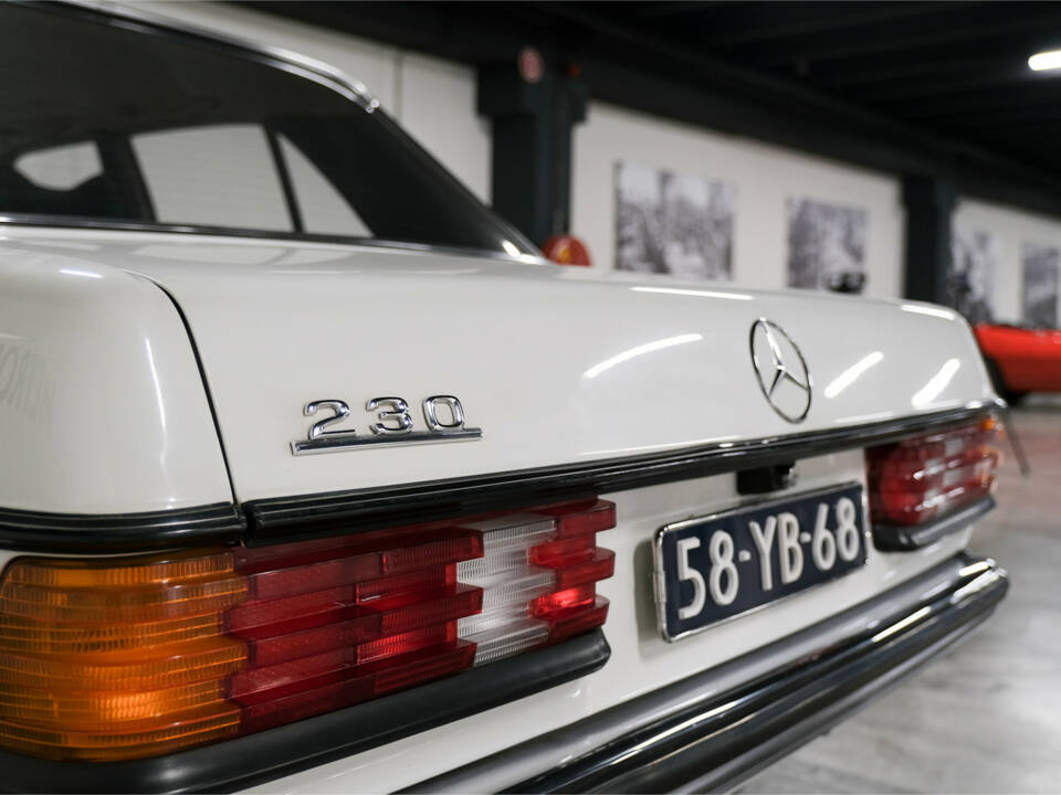 Image 10/27 de Mercedes-Benz 230 (1977)