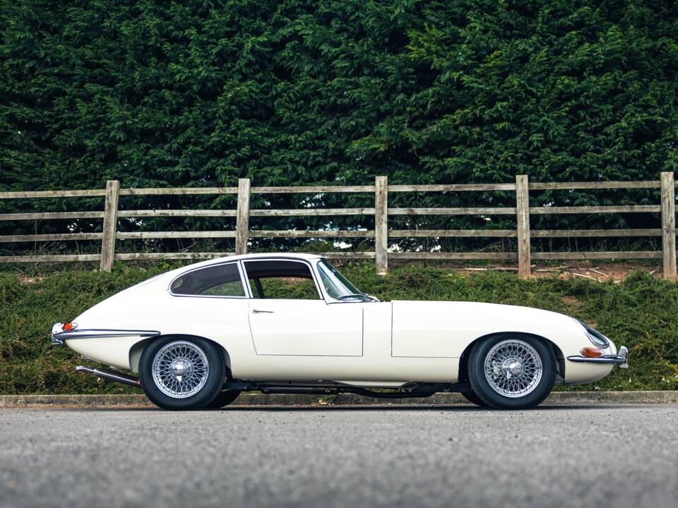 Image 2/50 de Jaguar Type E 3.8 (1963)