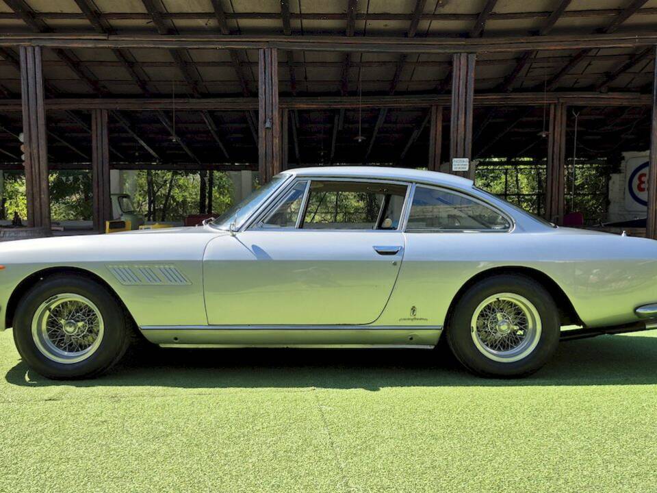 Imagen 3/66 de Ferrari 330 GT 2+2 (1964)