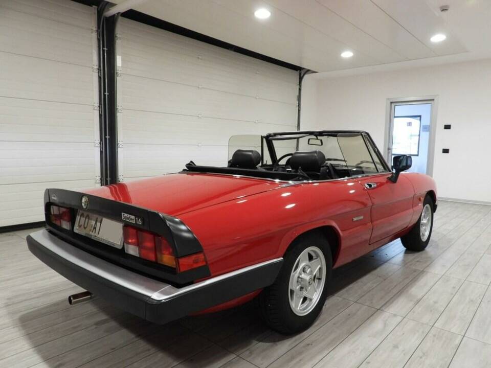 Image 4/14 de Alfa Romeo 1.6 Spider (1989)