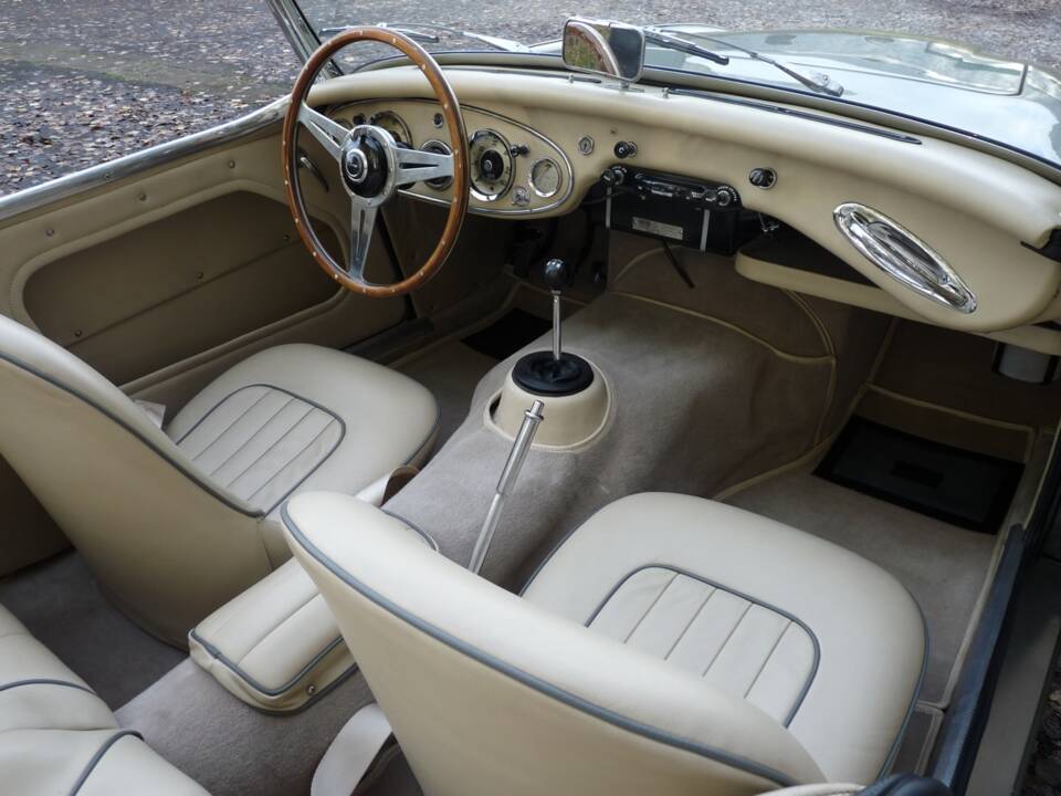 Image 15/32 of Austin-Healey 3000 Mk II (BT7) (1962)