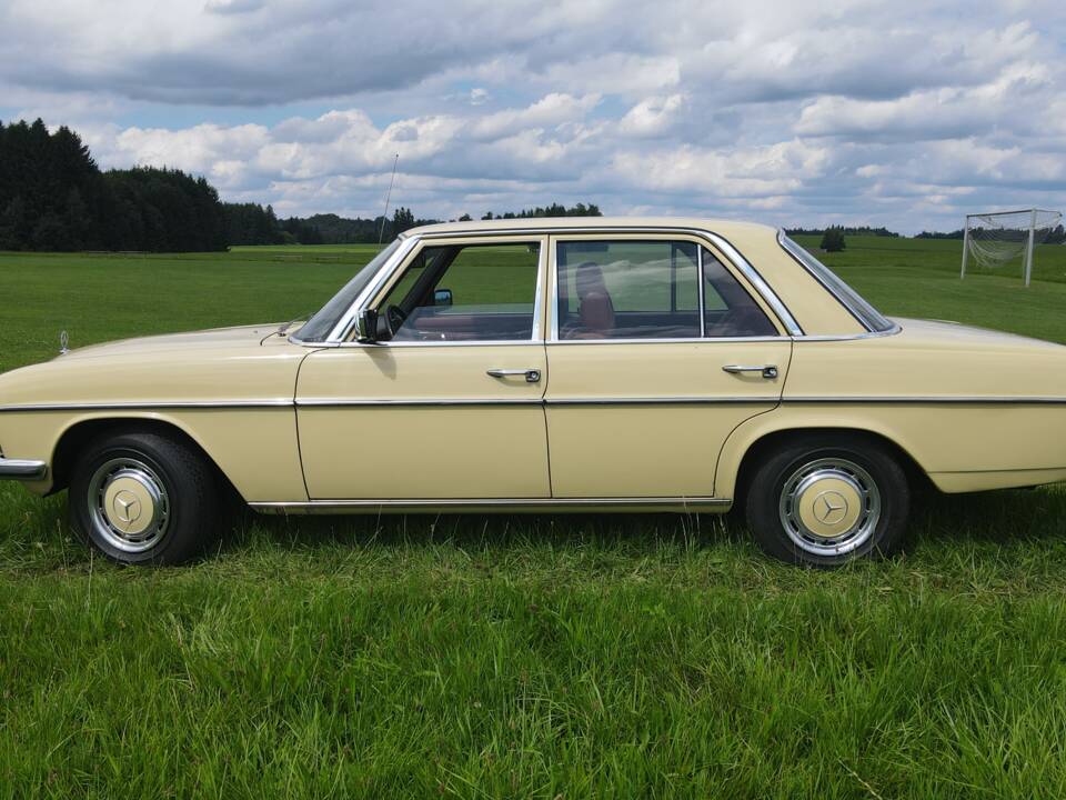 Immagine 13/32 di Mercedes-Benz 200 (1974)
