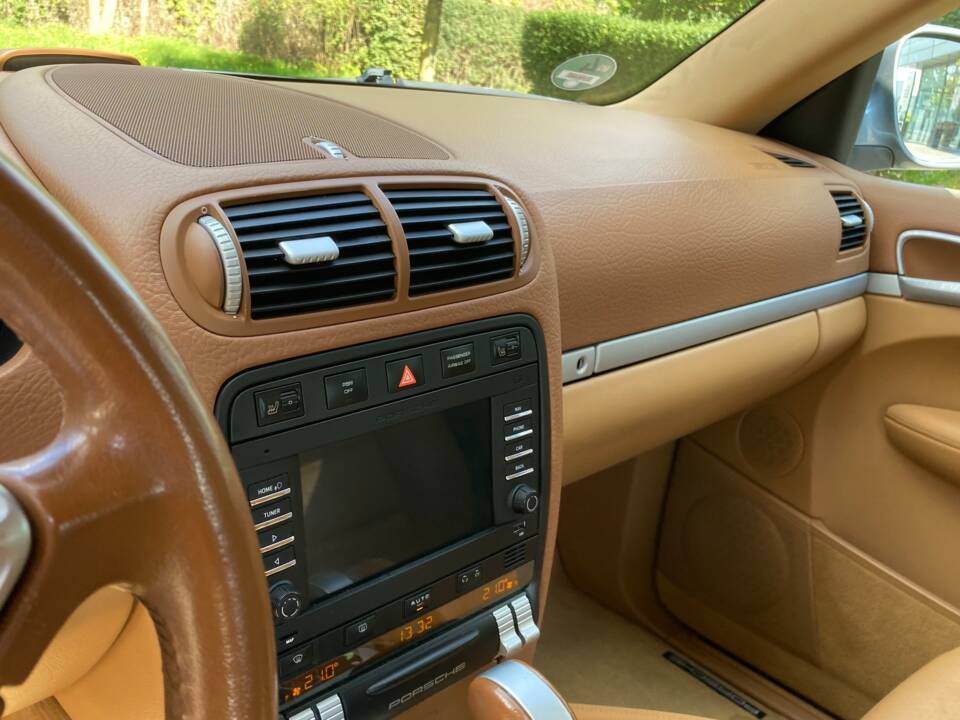 Bild 2/13 von Porsche Cayenne 3.2 V6 (2004)