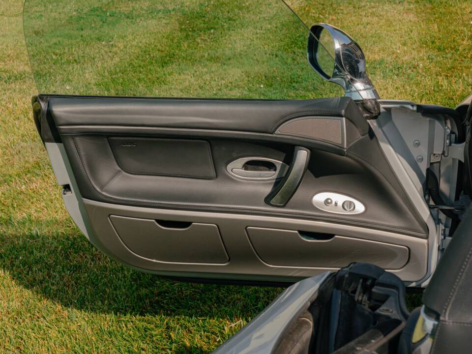 Image 101/185 of BMW Z8 (2001)