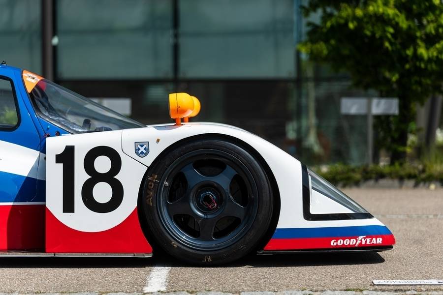 Image 13/50 of Aston Martin AMR1 (1989)