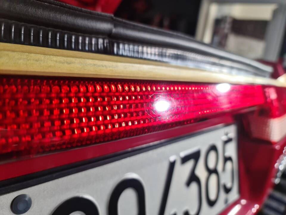 Immagine 14/17 di Alfa Romeo 2.0 Spider (1992)