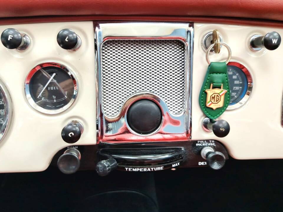 Image 37/61 of MG MGA 1500 (1958)