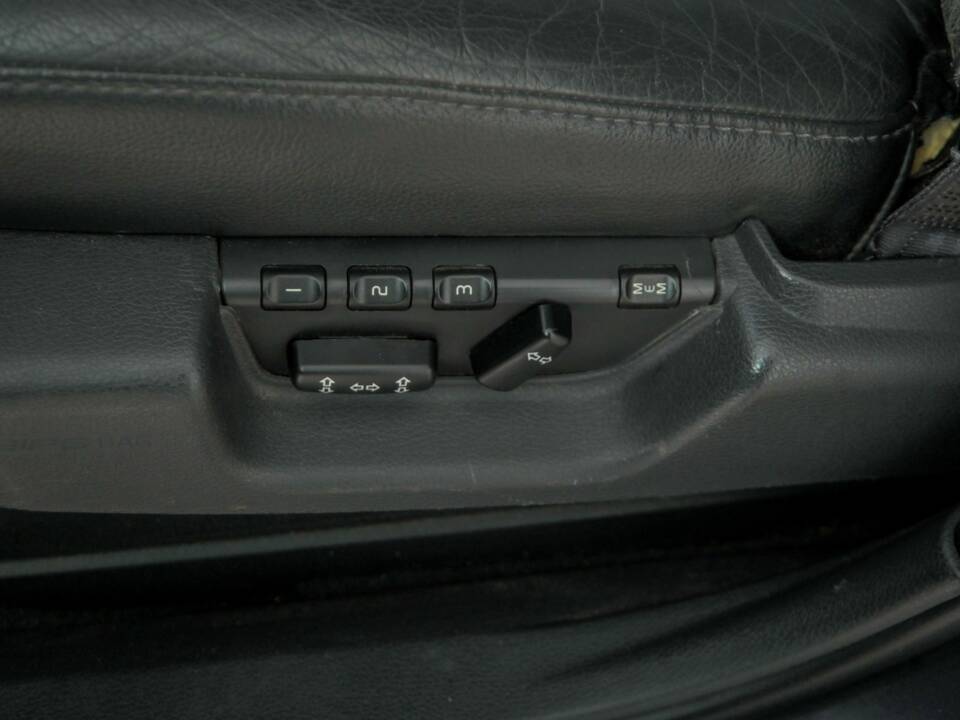 Image 31/43 of Volvo XC90 2.5T (2005)