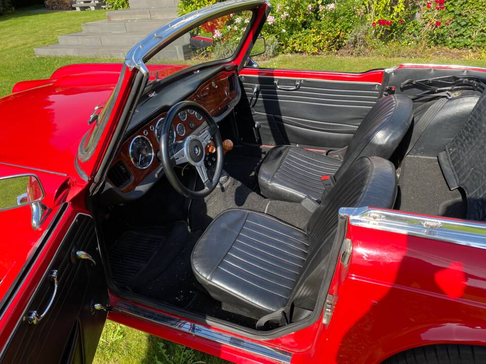 Image 4/10 of Triumph TR 4 (1964)