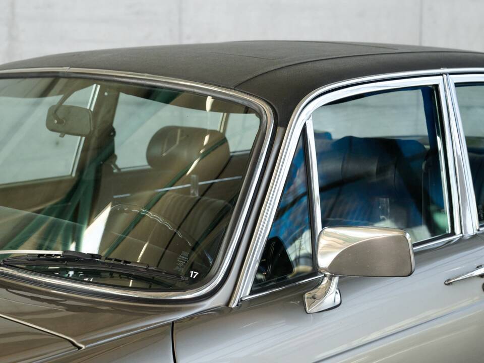 Bild 9/50 von Jaguar XJ 6 L 4.2 (1975)