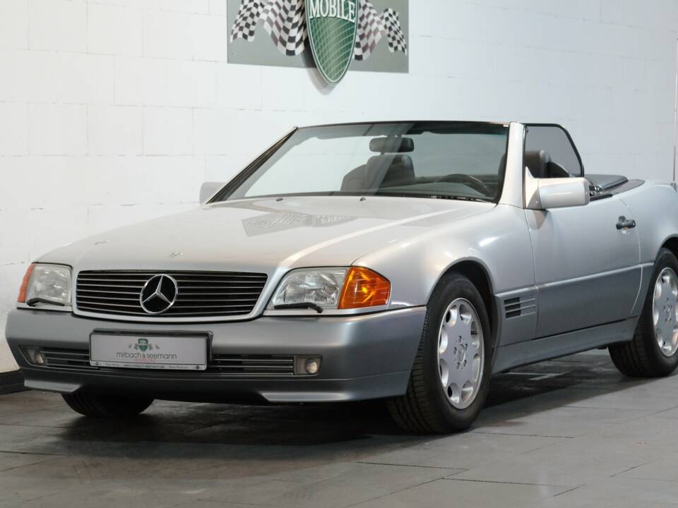 Image 1/51 of Mercedes-Benz 500 SL (1992)