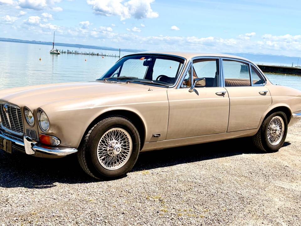 Bild 1/17 von Jaguar XJ 6 2.8 (1971)