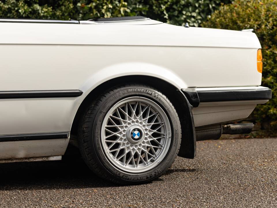 Afbeelding 38/48 van BMW 325i (1990)